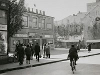 Kino Balkan  Zgradu u kojoj se nalazi Kino Europa izgradila je 1925. imućna obitelj Müller. Kao nasljednici najveće zagrebačke ciglane na Kustošiji, braća Alfred i Leo podigli su zdanje u današnjoj Varšavskoj. Njihov je otac, također Alfred, još 1913. sagradio Kino Helios, gdje je danas kazalište Gavella. Nacrt za izgradnju kina Balkan i trgovačke stambene zgrade naručio je 1924., pa prepustio posao u ruke sinova. Nacrte je za kino Balkan izradio Srećko Florshuetz